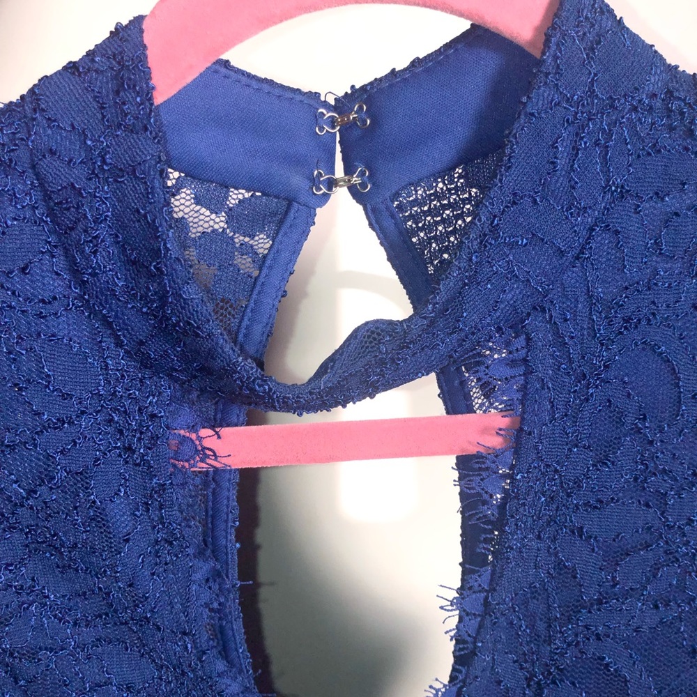 Right lace formal dress - Picture 4 of 5